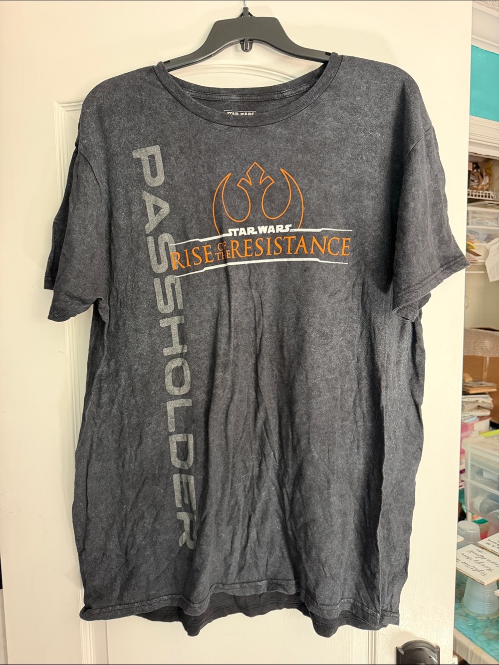 Star Wars Charcoal Gray 'Rise of the Resistance' Passholder Graphic Tee